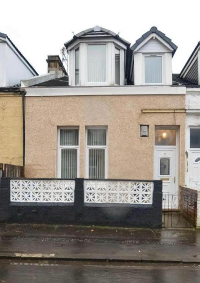 Spacious 3 Bedroom In - Free Parking