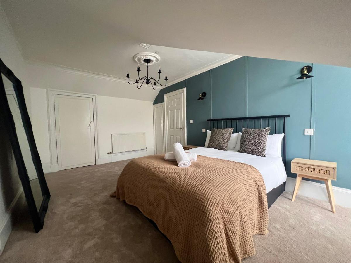 Spacious 3 Bedroom In - Free Parking *
