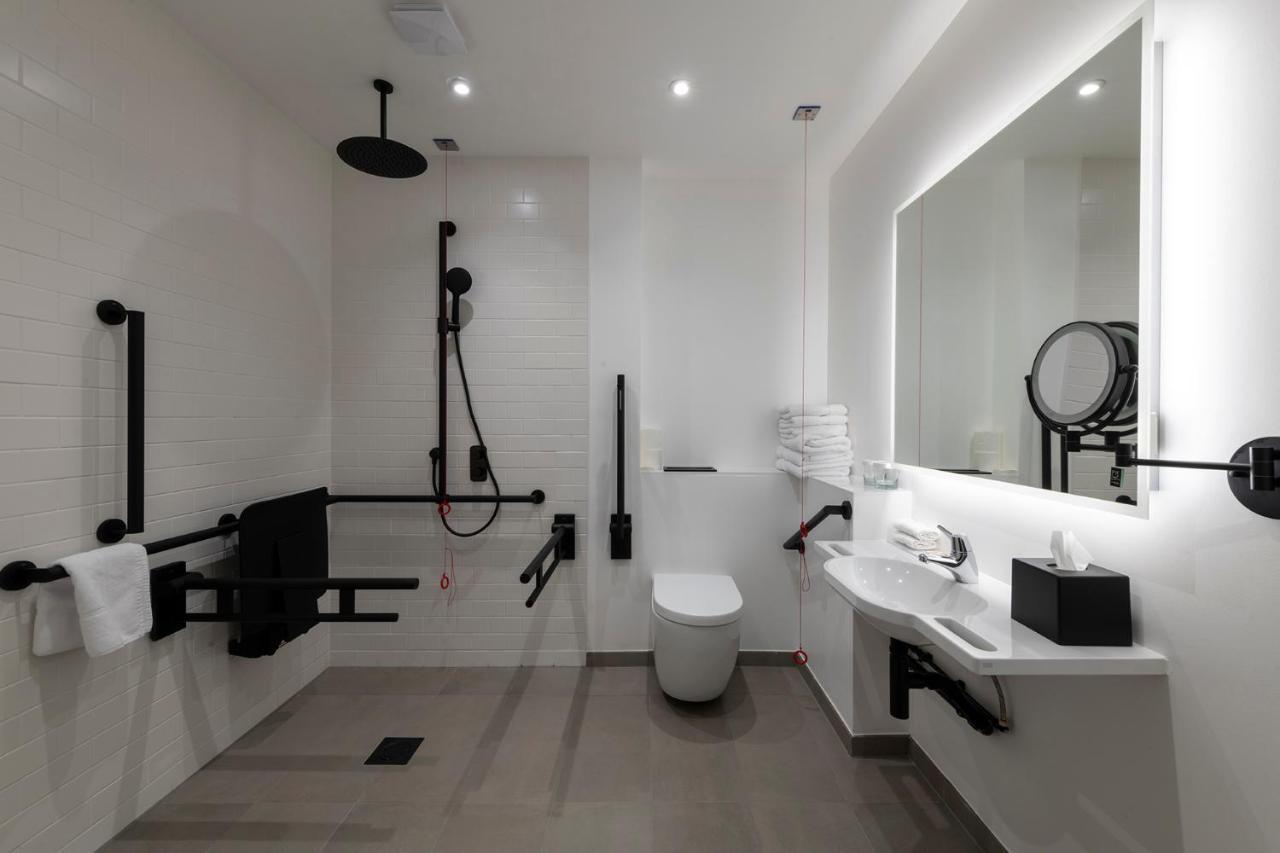 Sandman Signature Hotel 4*