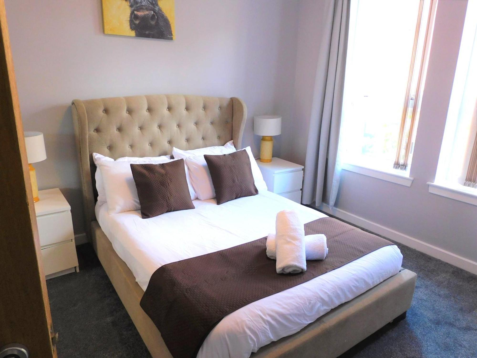 City Centre 2 Bedroom Apt, Close To M8 & Tourist Attractions * Glasgow