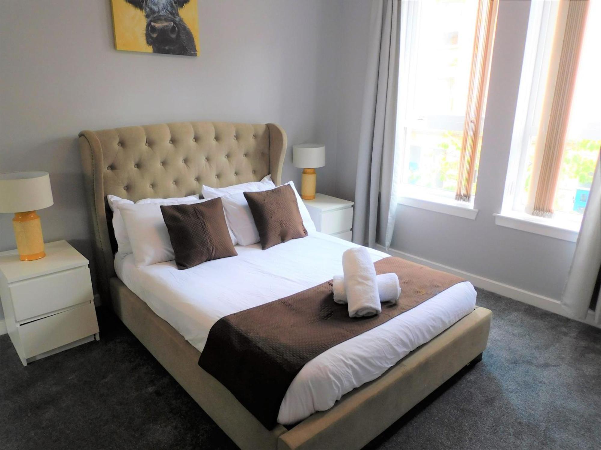 City Centre 2 Bedroom Apt, Close To M8 & Tourist Attractions Apartment *