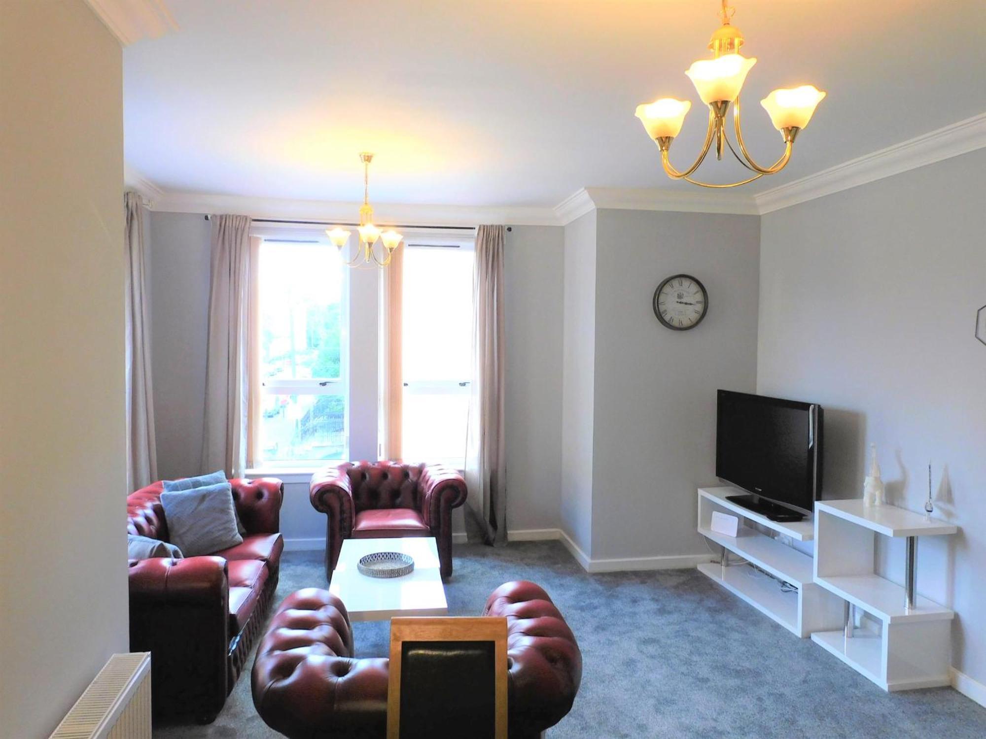 City Centre 2 Bedroom Apt, Close To M8 & Tourist Attractions Apartment *