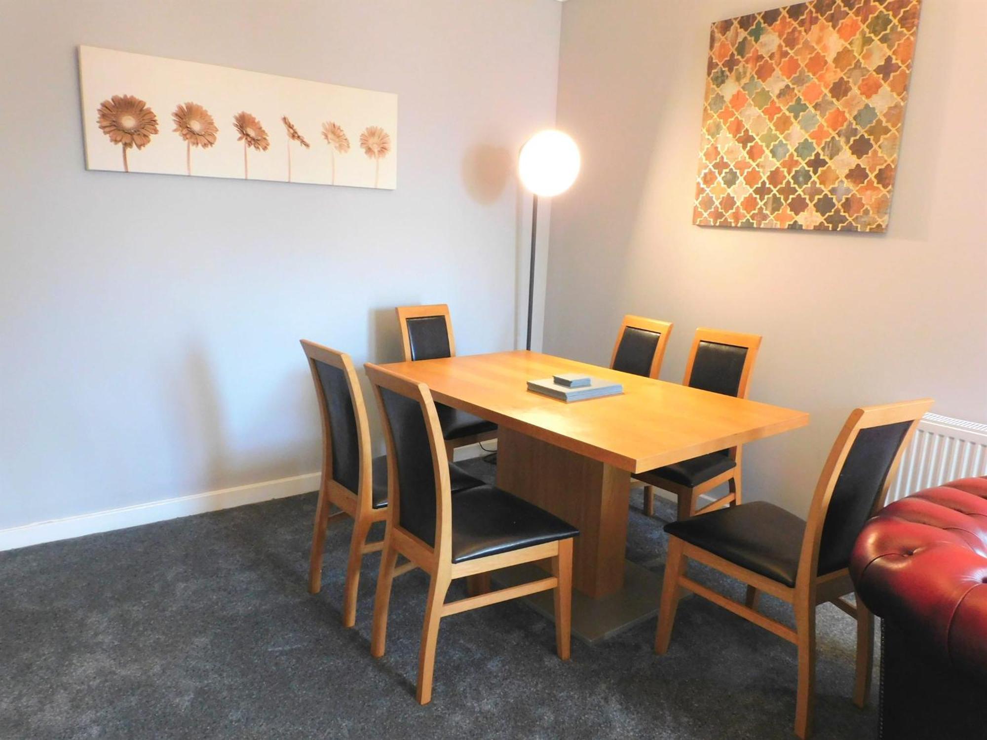 City Centre 2 Bedroom Apt, Close To M8 & Tourist Attractions Apartment Glasgow