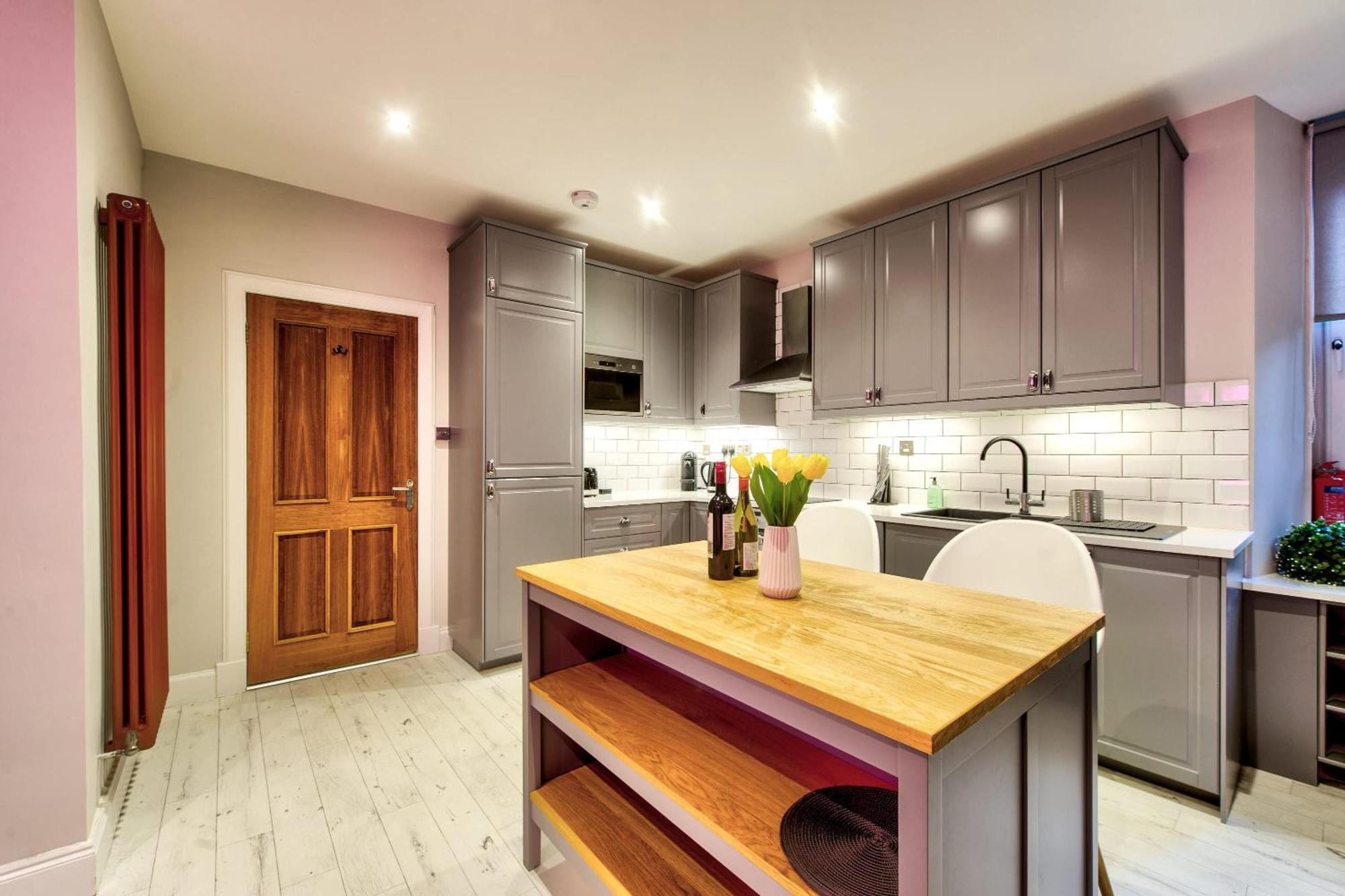 Apartment Stylish & Spacious 3 Bedroom In Finnieston, West End
