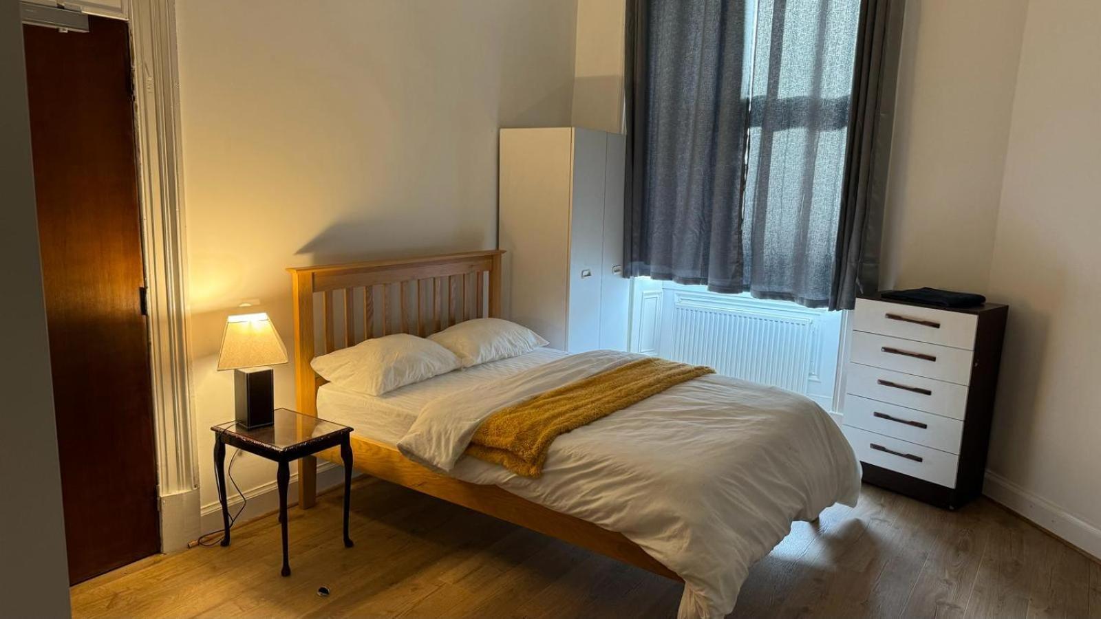 Large 3 Bed Apt Close To City, Ovo Hydro And Ibrox Stadium Apartment *