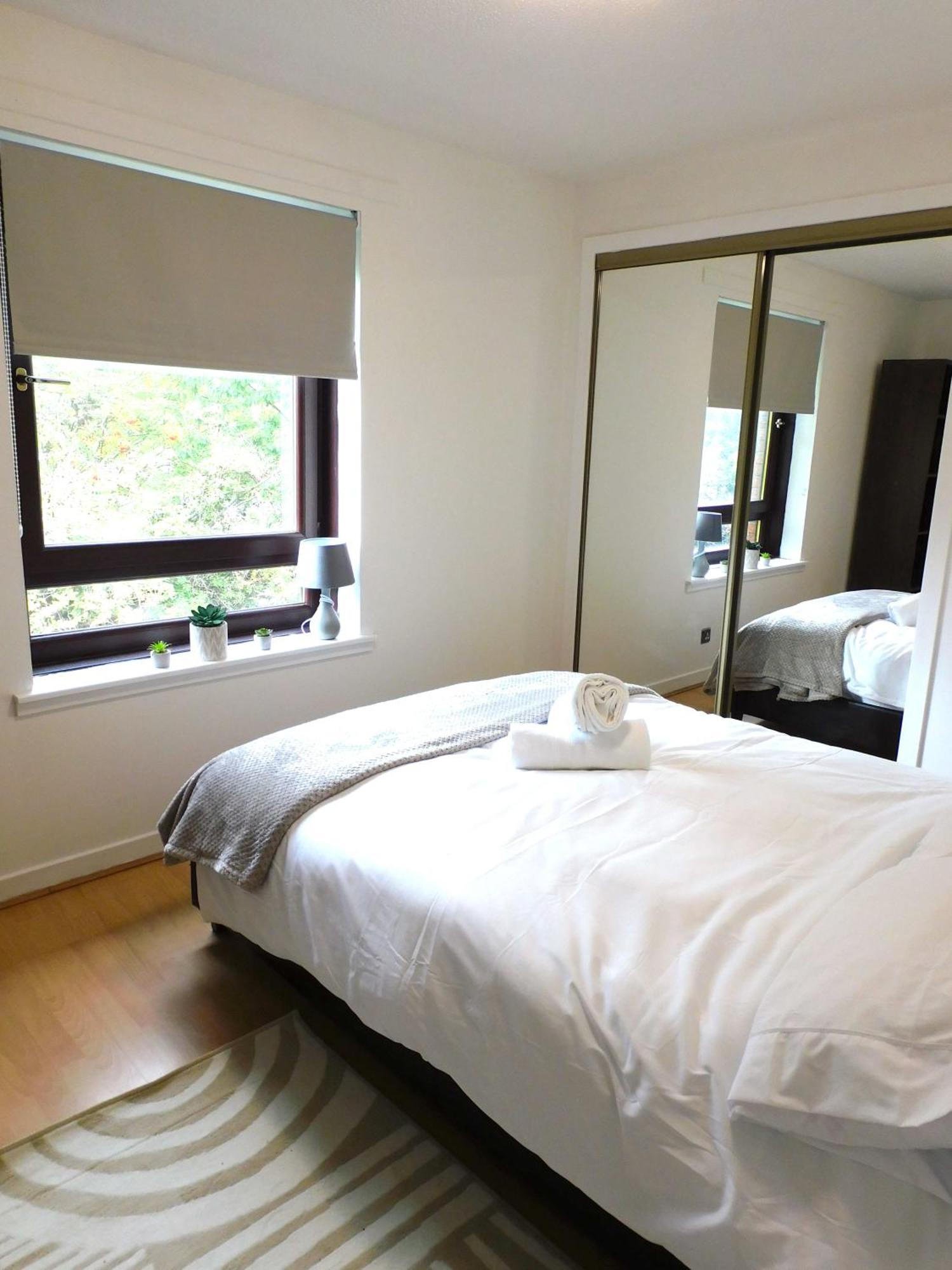 Charming 2 Bed Close To And Sec Hydro * Glasgow