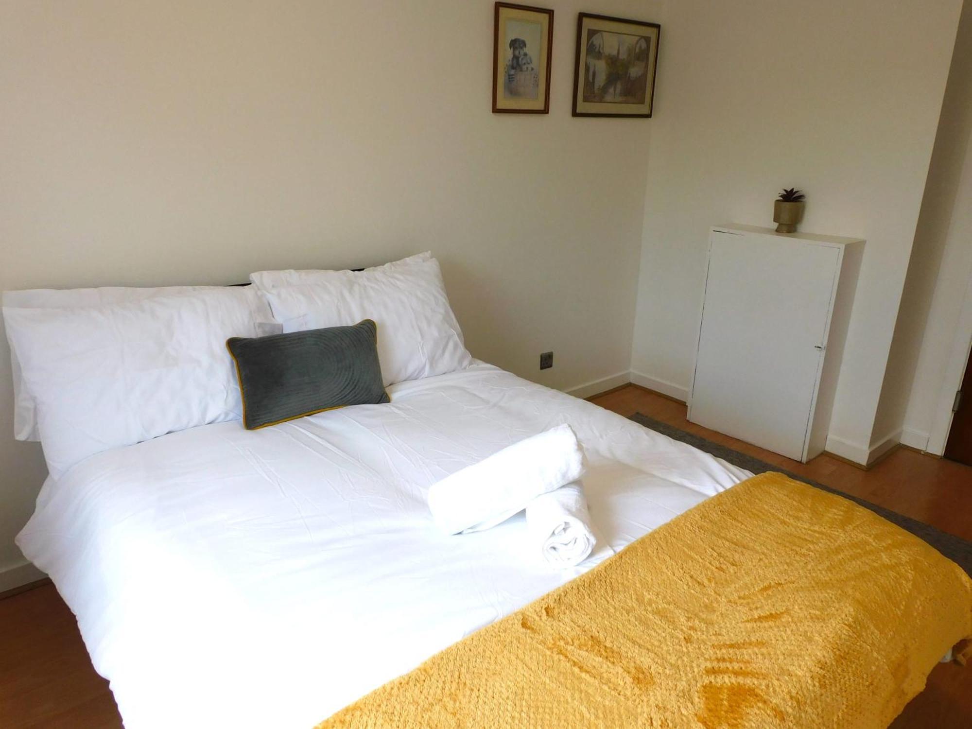 Charming 2 Bed Close To And Sec Hydro