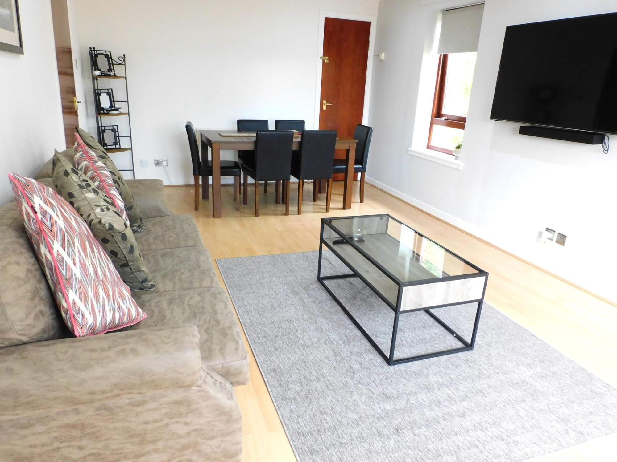 Charming 2 Bed Close To And Sec Hydro * Glasgow
