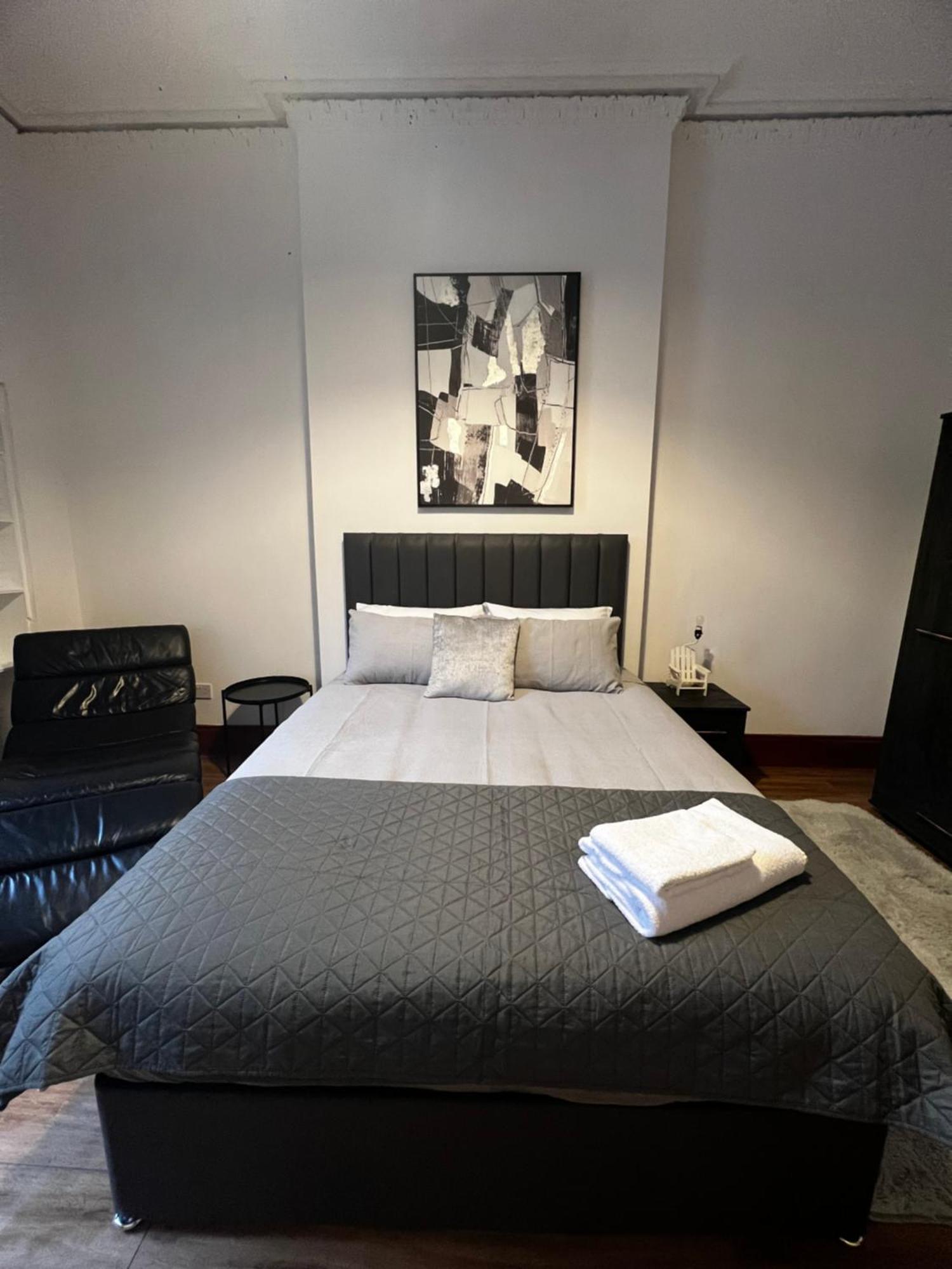 Sauchiehall Street Apartment
