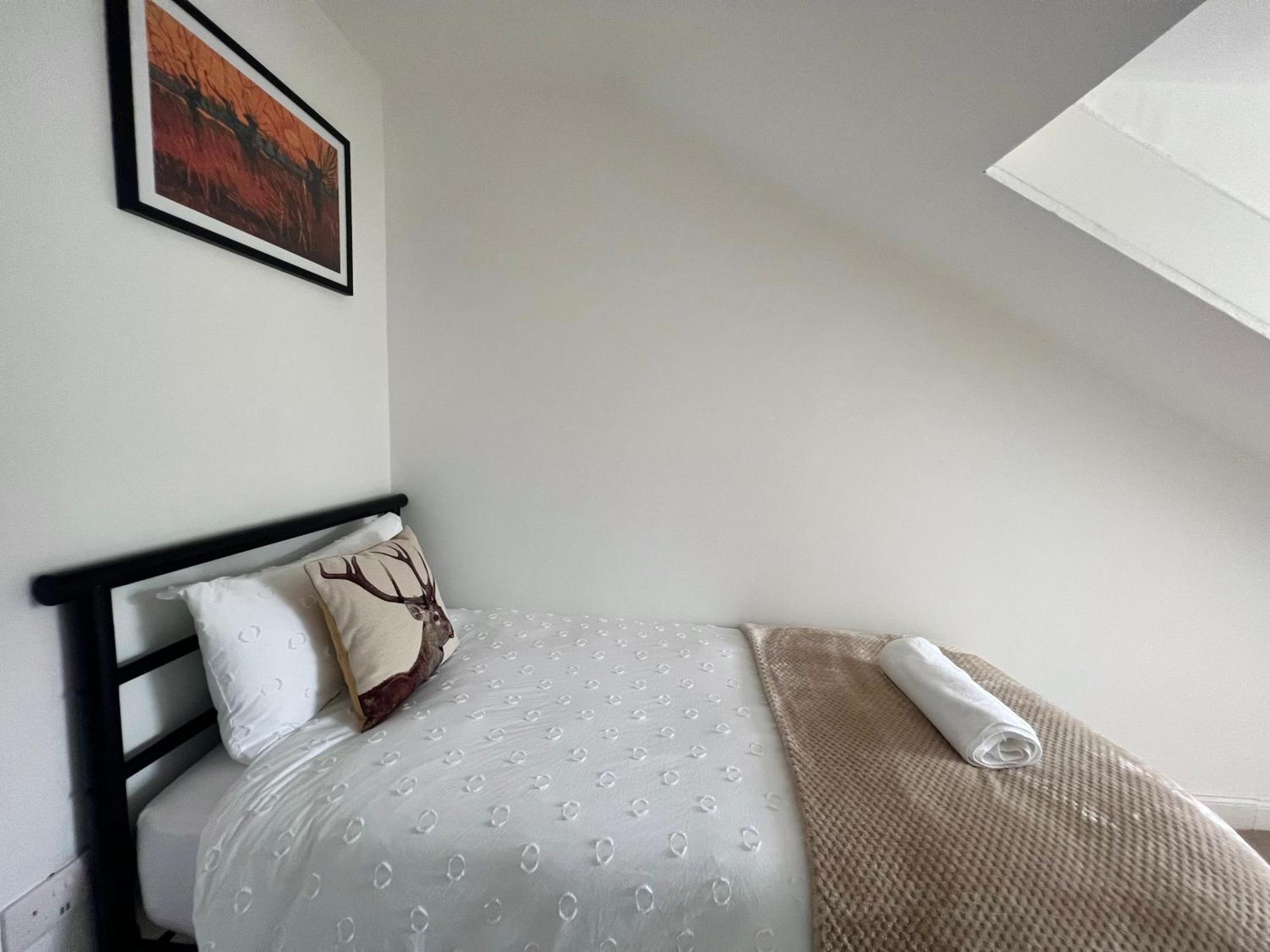 Spacious 3 Bedroom In - Free Parking Glasgow