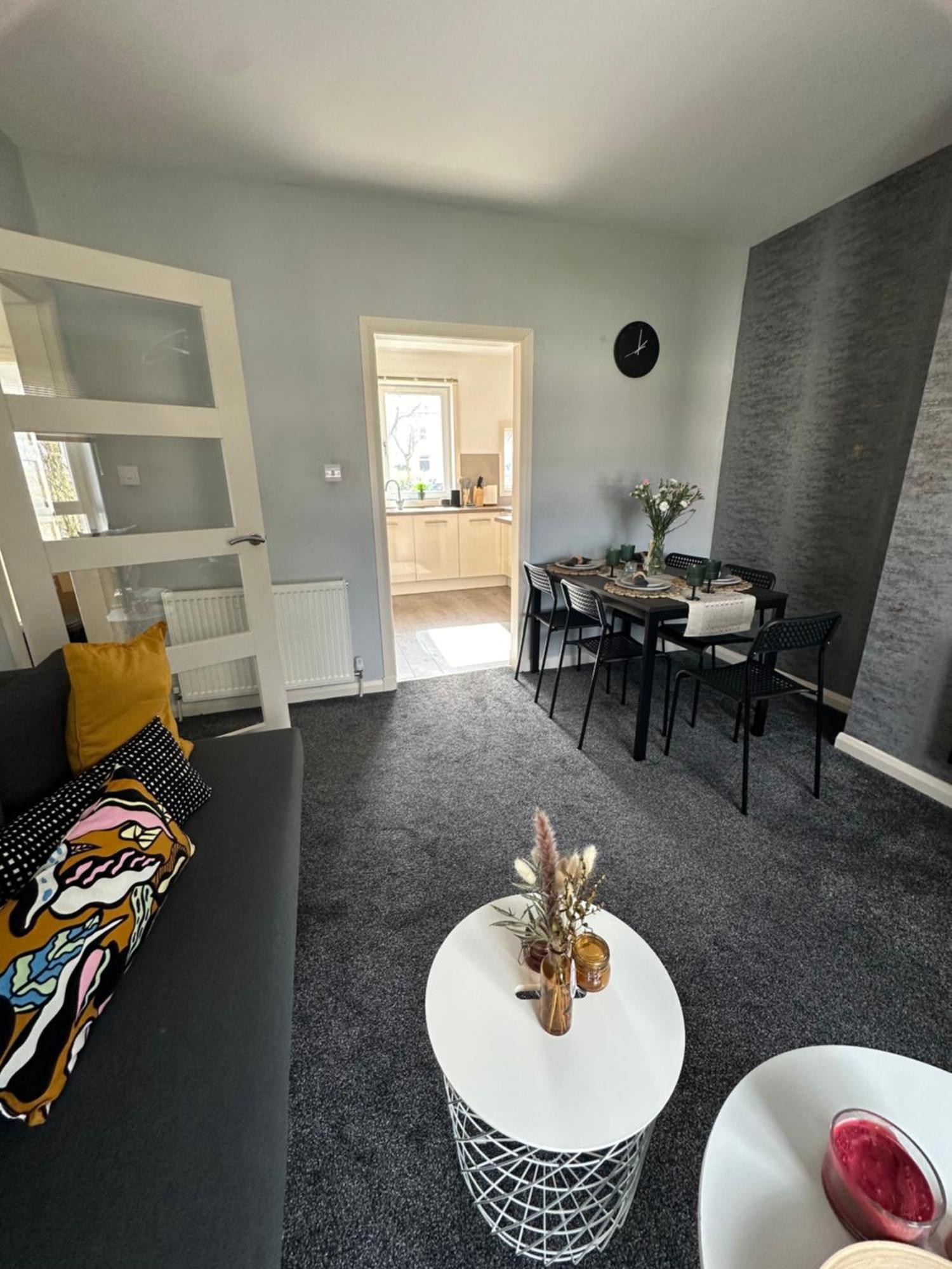 Modern Style , Separate Entrance Apartment Glasgow