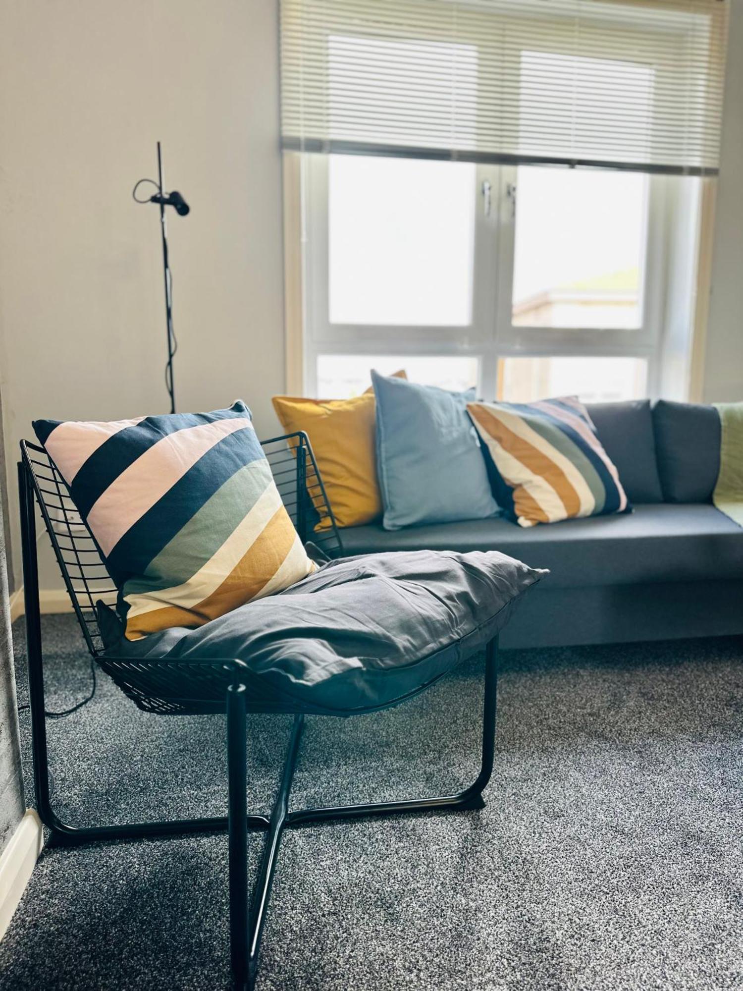 Modern Style , Separate Entrance Apartment Glasgow