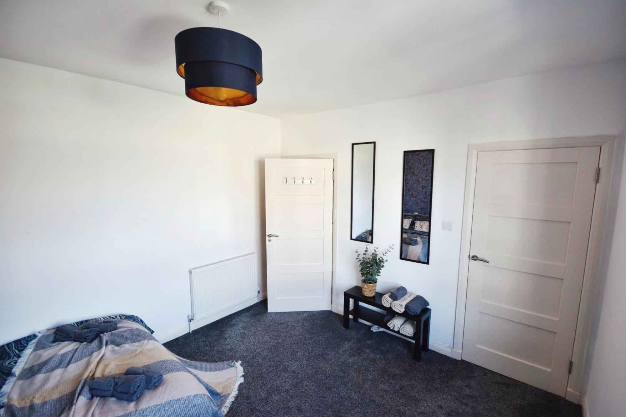 Modern Style , Separate Entrance * Glasgow