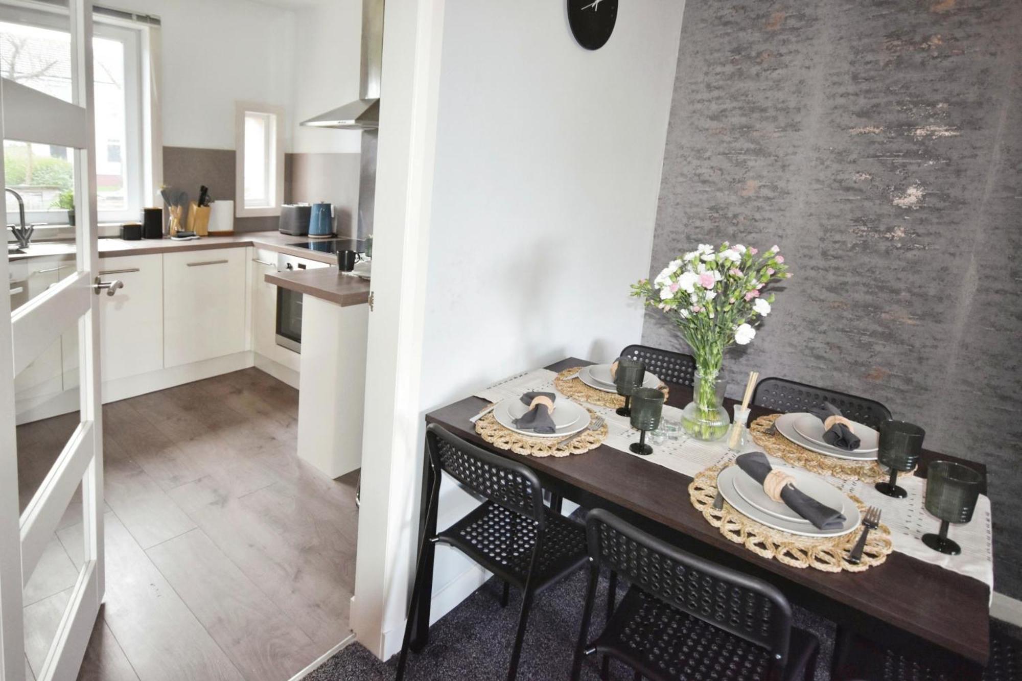 Apartment Modern Style , Separate Entrance Glasgow