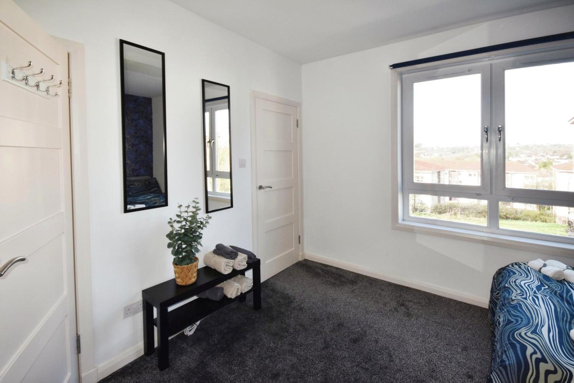 Modern Style , Separate Entrance *