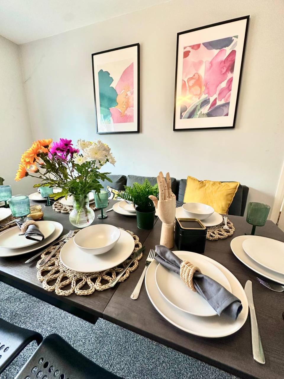 Modern Style , Separate Entrance Apartment Glasgow