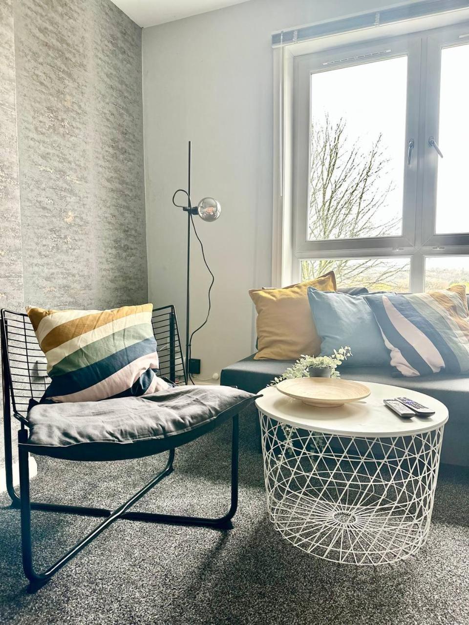 Modern Style , Separate Entrance Apartment Glasgow