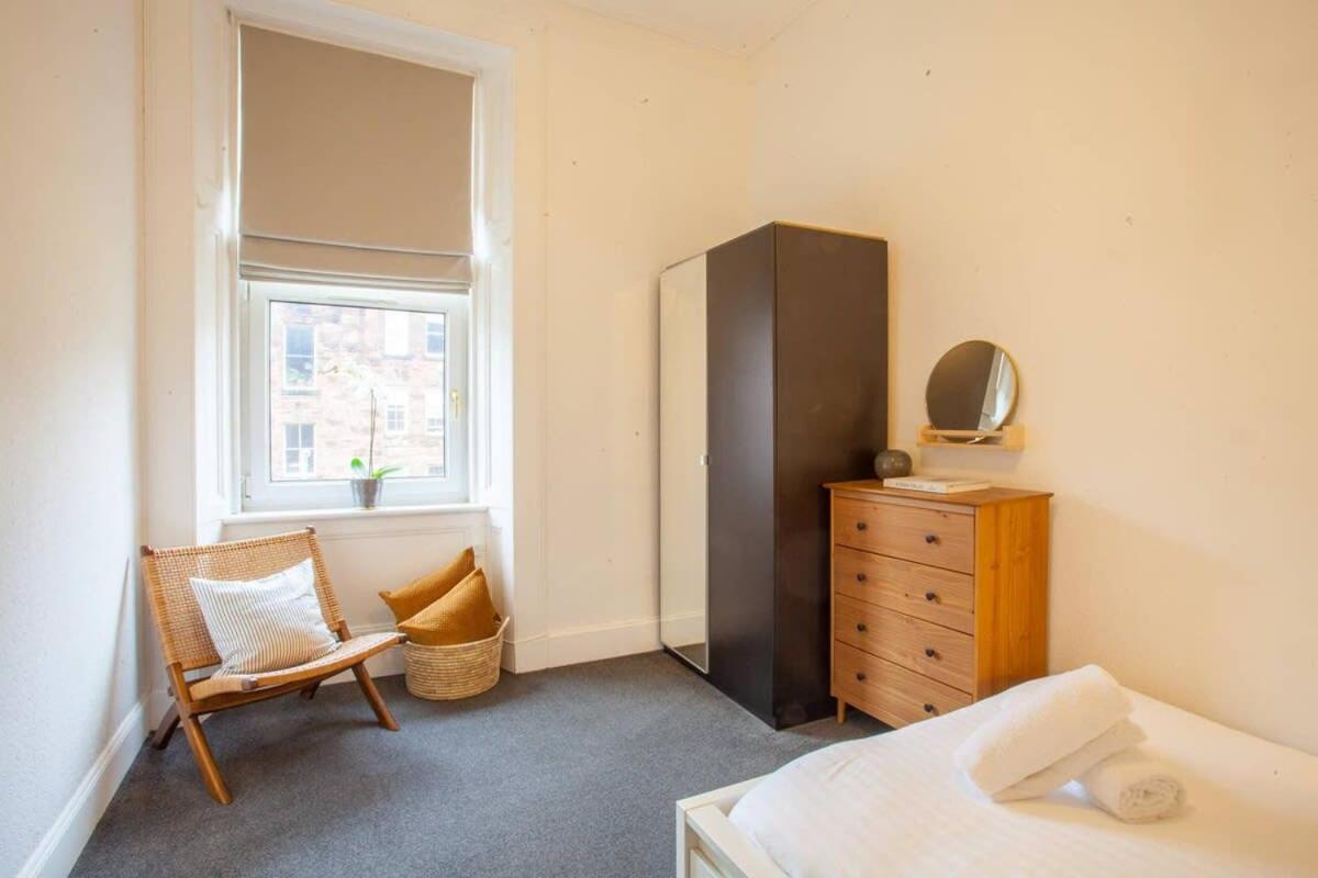 Stunning 2 Bed In Heart Of West End