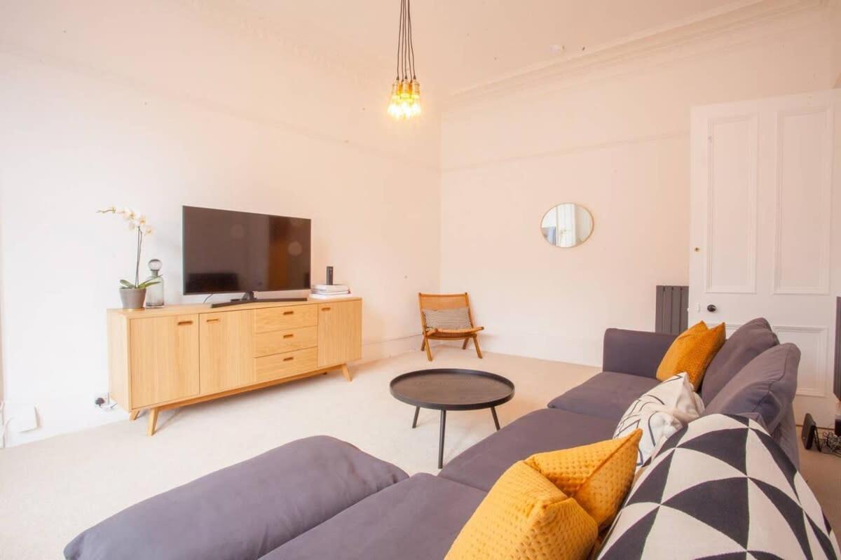 Apartment Stunning 2 Bed In Heart Of West End *