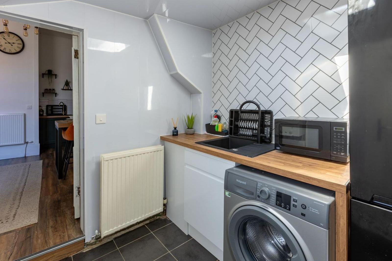 Holiday home Spacious 3 Bedroom In - Free Parking *