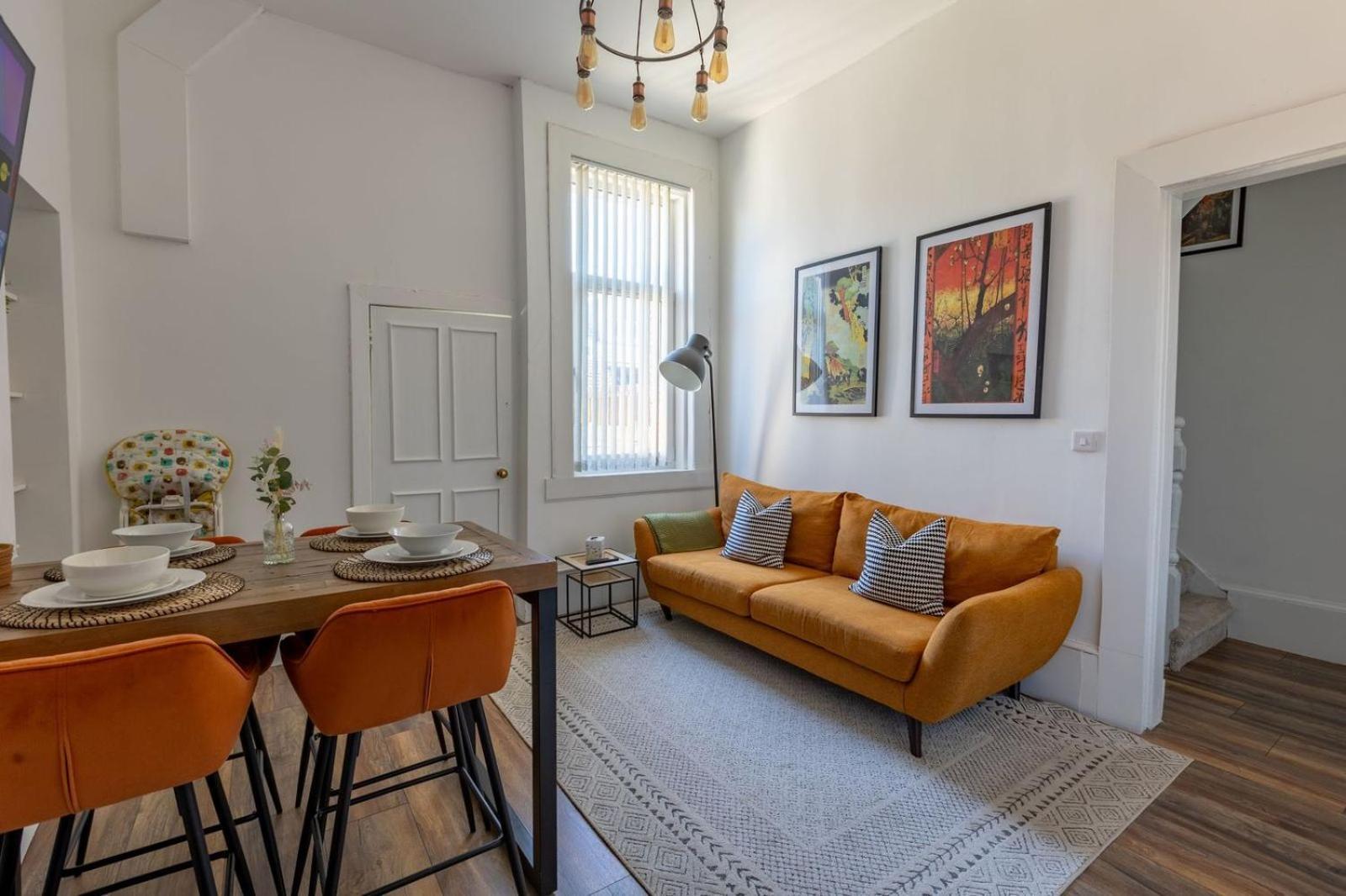 Holiday home Spacious 3 Bedroom In - Free Parking *