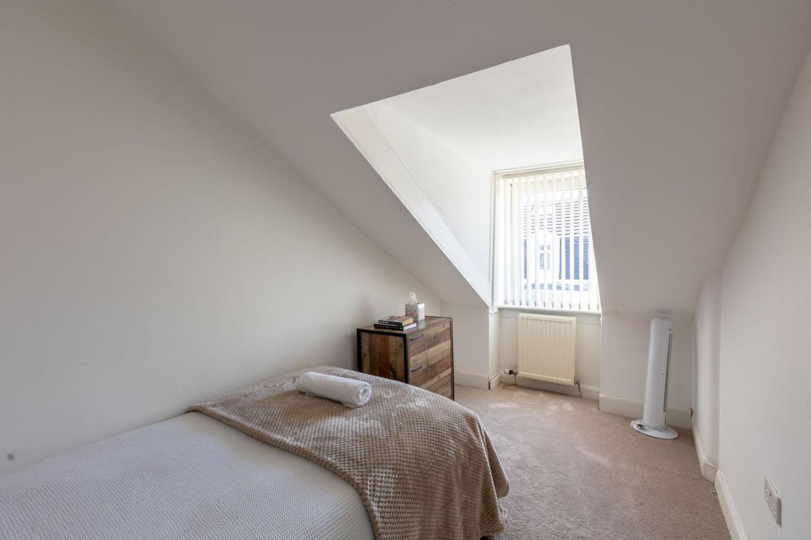 Holiday home Spacious 3 Bedroom In - Free Parking *