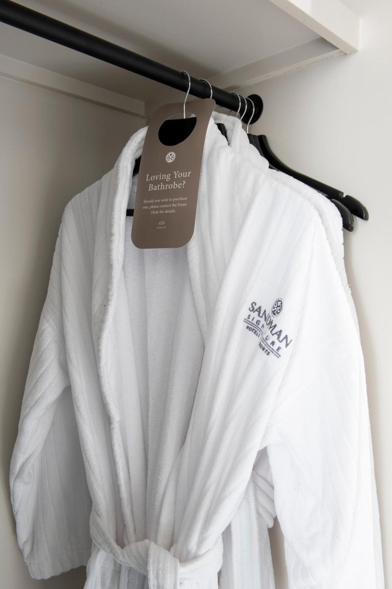 Sandman Signature Hotel 4*