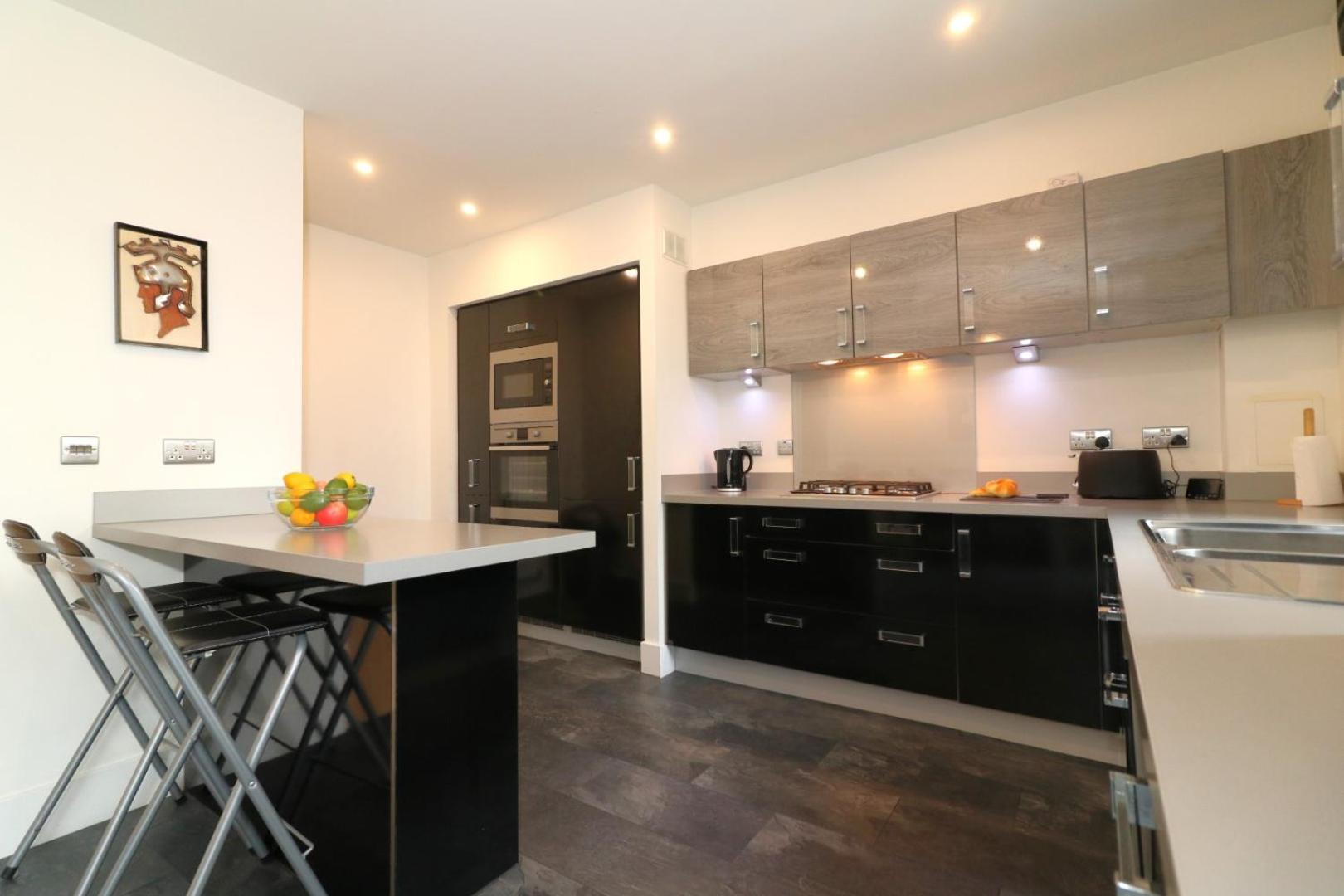Signature - Oatlands House * Glasgow