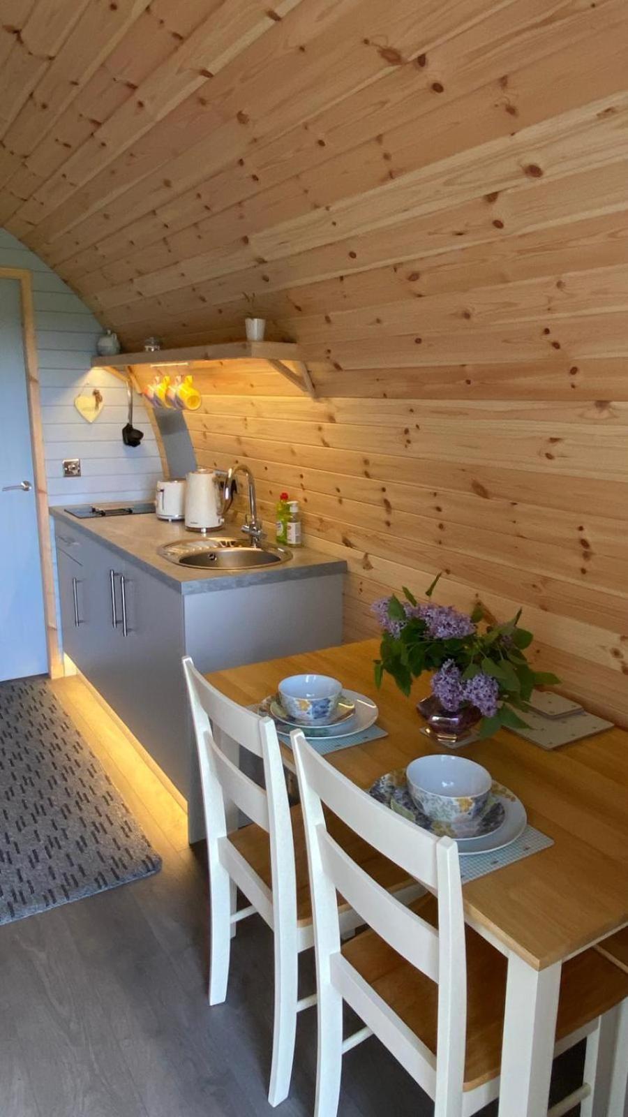 Campsie Luxury Pods With Hot Tub