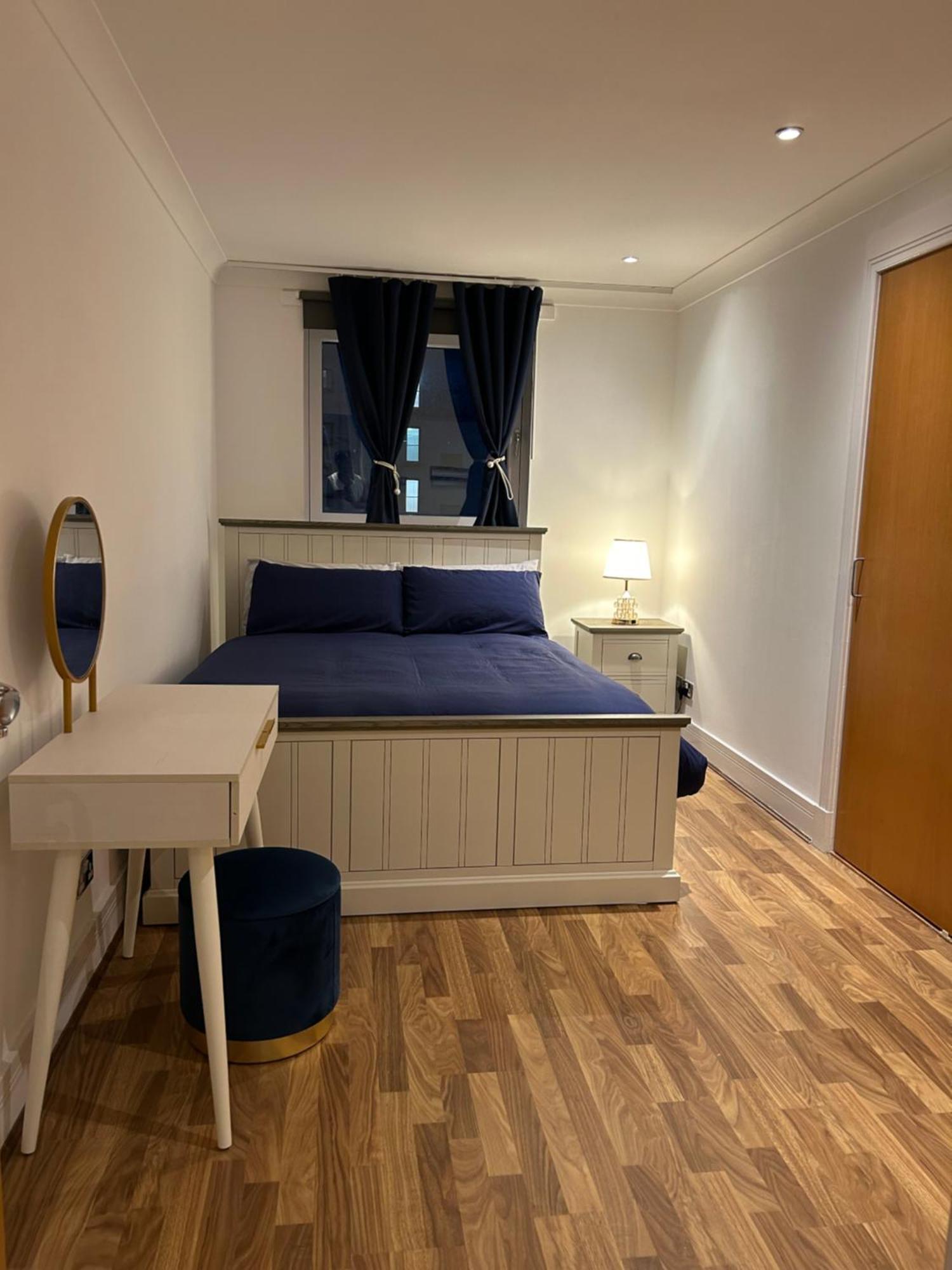 Apartment La *