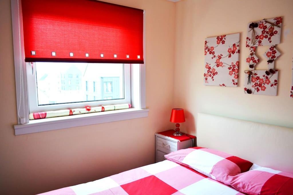 3 Bedroom - Free Parking & Wifi 350mbps Apartment