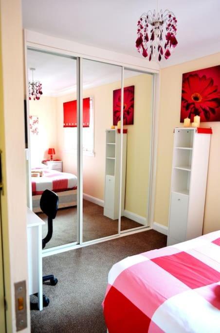 3 Bedroom - Free Parking & Wifi 350mbps Apartment Glasgow