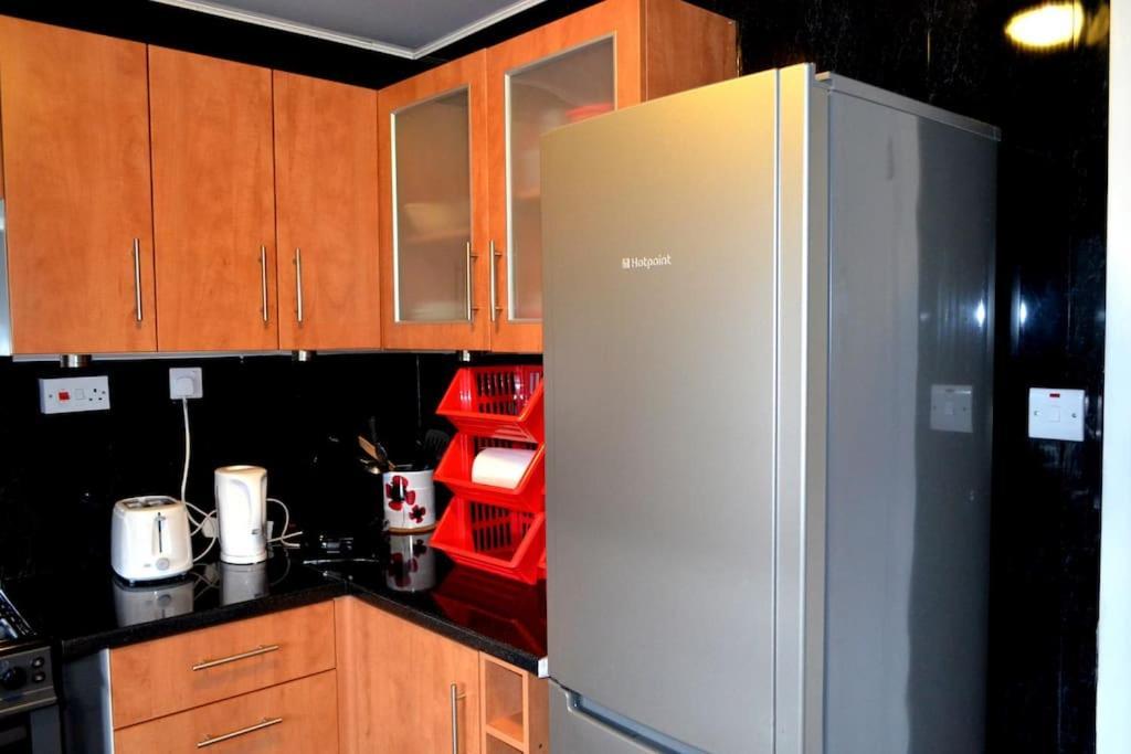 3 Bedroom - Free Parking & Wifi 350mbps Apartment *