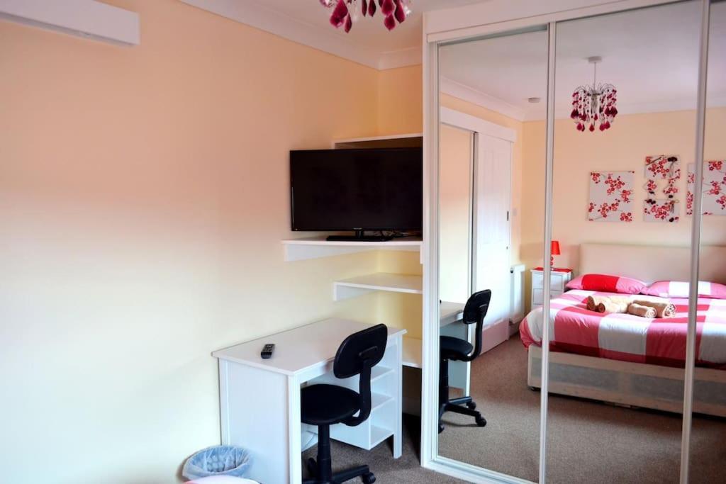 3 Bedroom - Free Parking & Wifi 350mbps