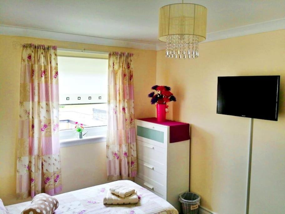 Apartment 3 Bedroom - Free Parking & Wifi 350mbps