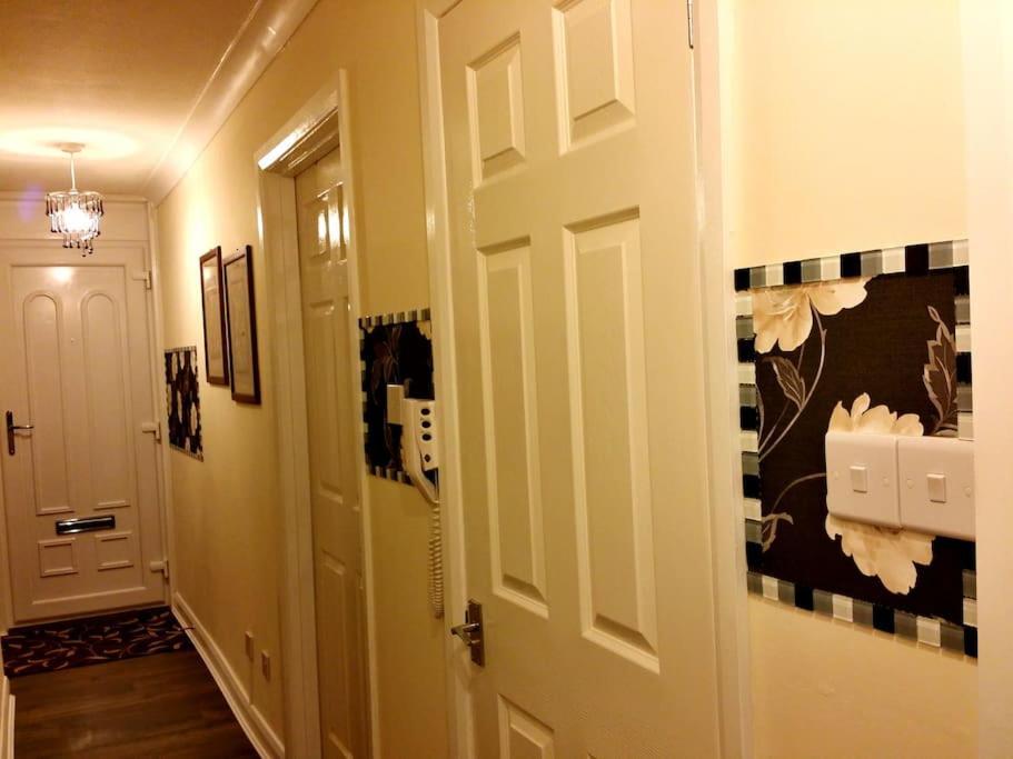 3 Bedroom - Free Parking & Wifi 350mbps Apartment *