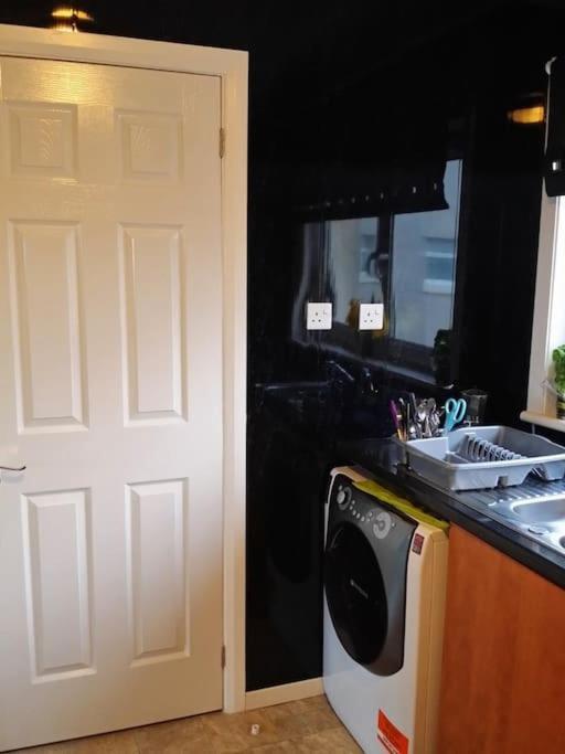 Apartment 3 Bedroom - Free Parking & Wifi 350mbps Glasgow