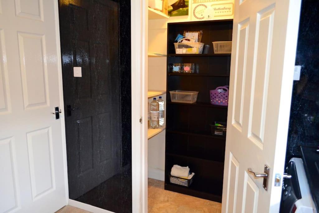 3 Bedroom - Free Parking & Wifi 350mbps Glasgow