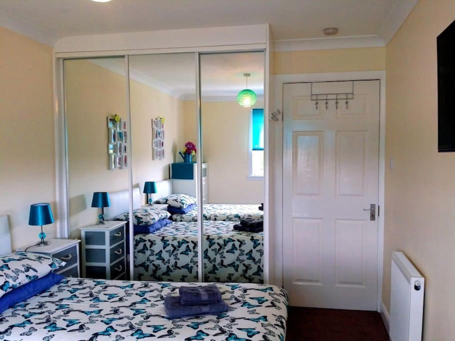 3 Bedroom - Free Parking & Wifi 350mbps * Glasgow