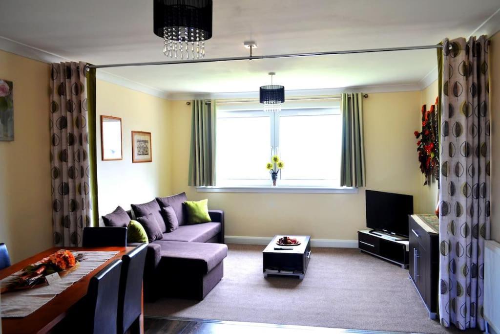 Apartment 3 Bedroom - Free Parking & Wifi 350mbps