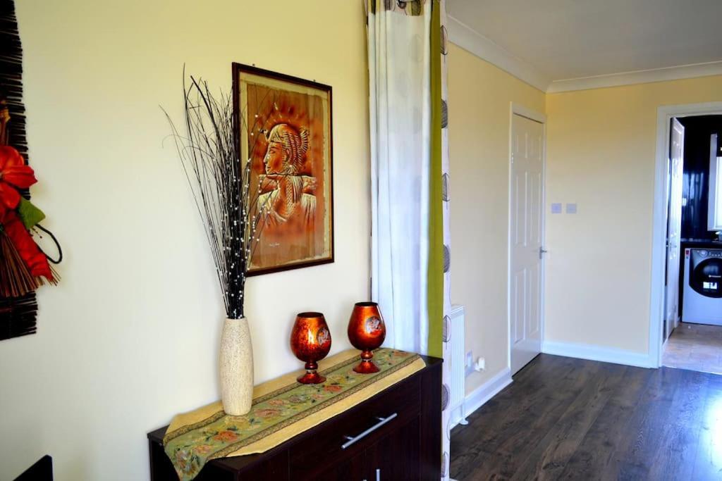 3 Bedroom - Free Parking & Wifi 350mbps Apartment *