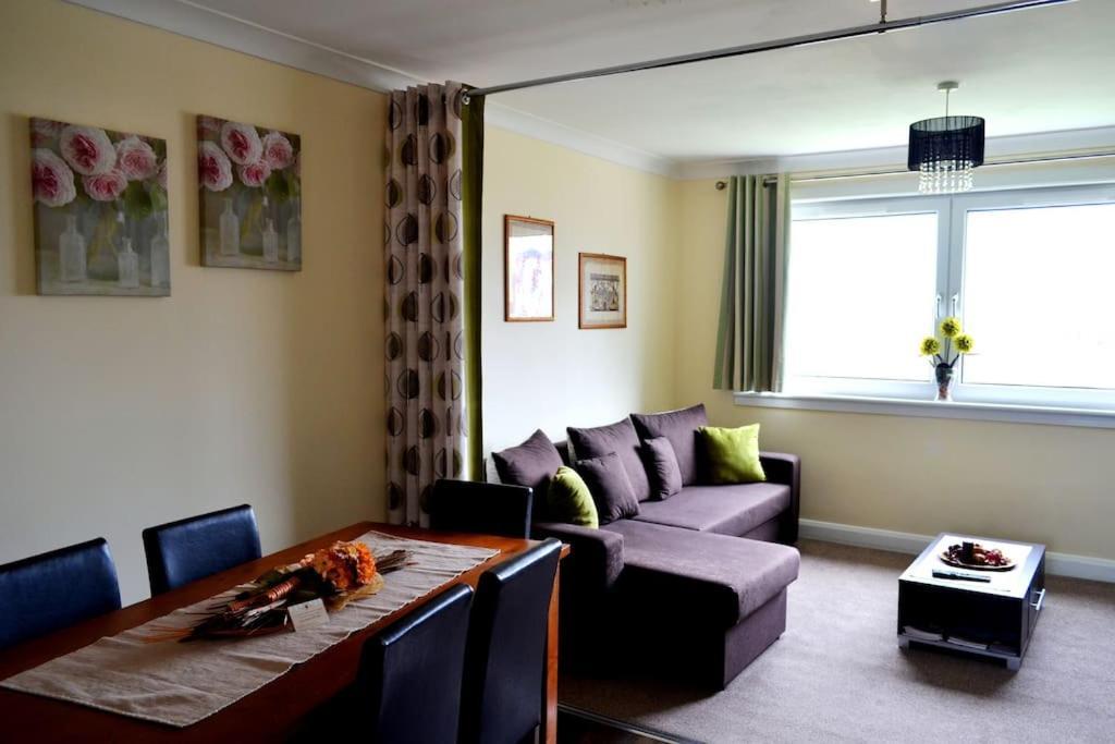 Apartment 3 Bedroom - Free Parking & Wifi 350mbps Glasgow