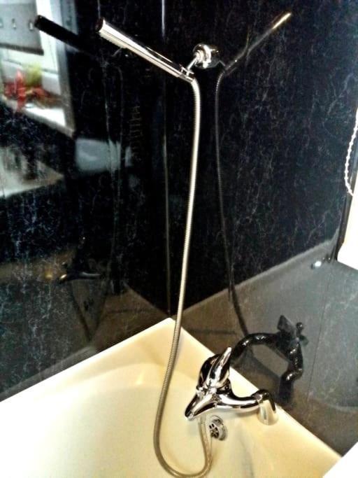Apartment 3 Bedroom - Free Parking & Wifi 350mbps