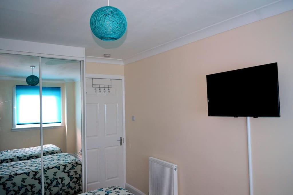 Apartment 3 Bedroom - Free Parking & Wifi 350mbps Glasgow