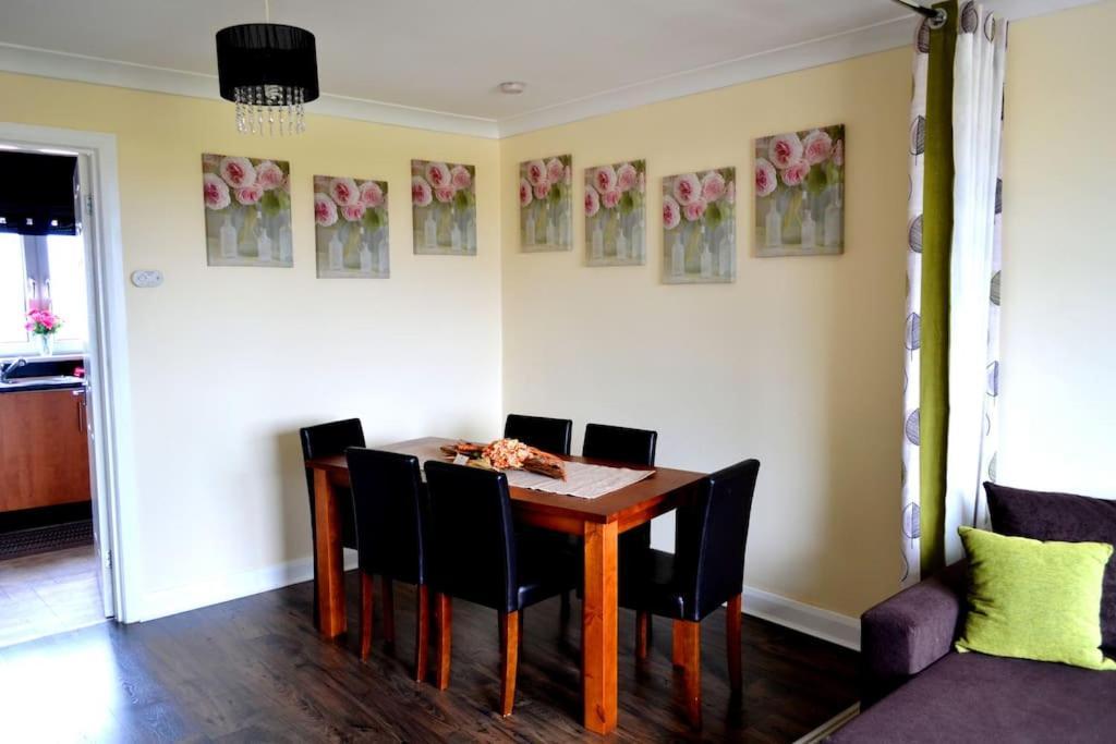 3 Bedroom - Free Parking & Wifi 350mbps Apartment *