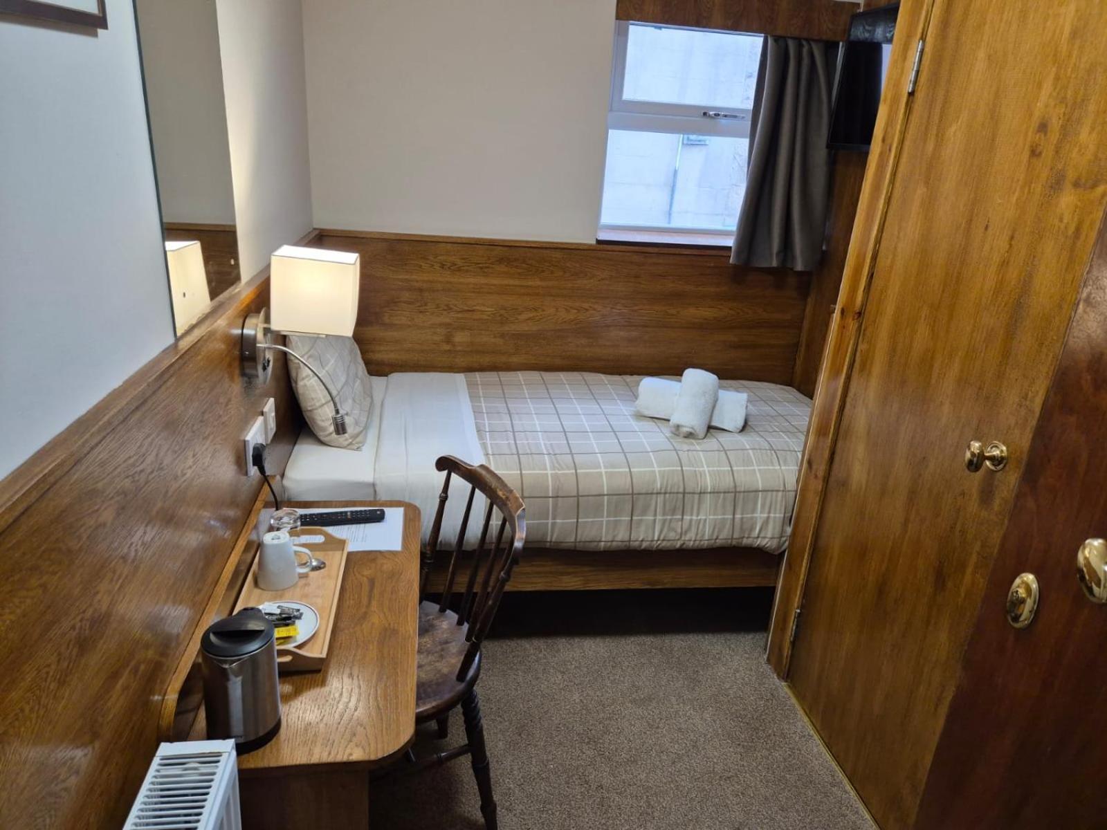 Douglas Hotel 3*
