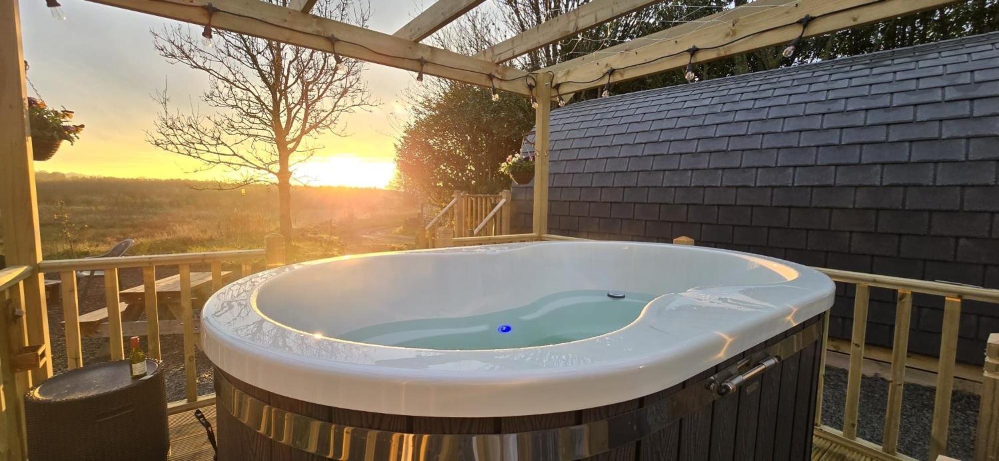 Luxury tent Campsie Luxury Pods With Hot Tub