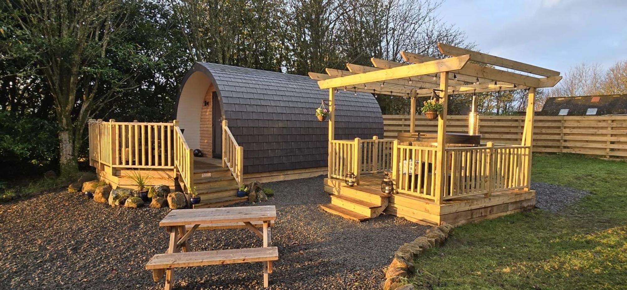 Campsie Luxury Pods With Hot Tub * Glasgow