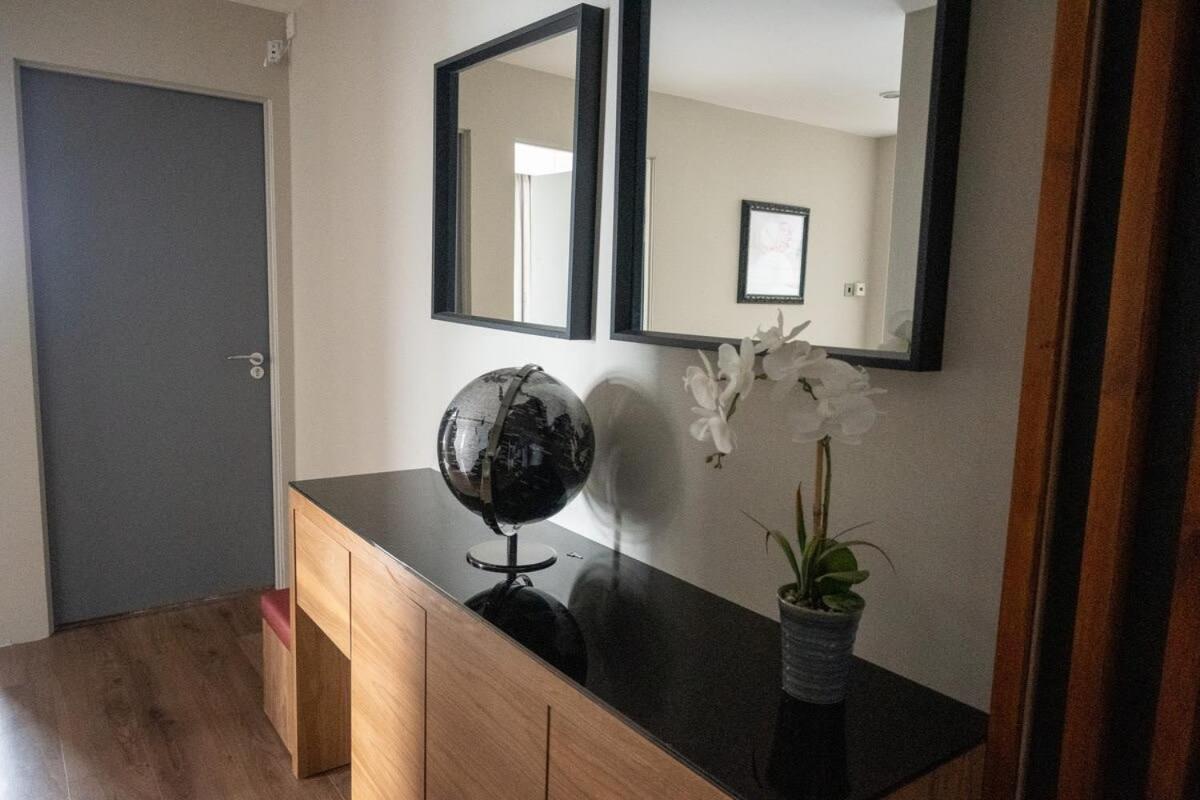 Stunning 3 Bed Penthouse In West End *