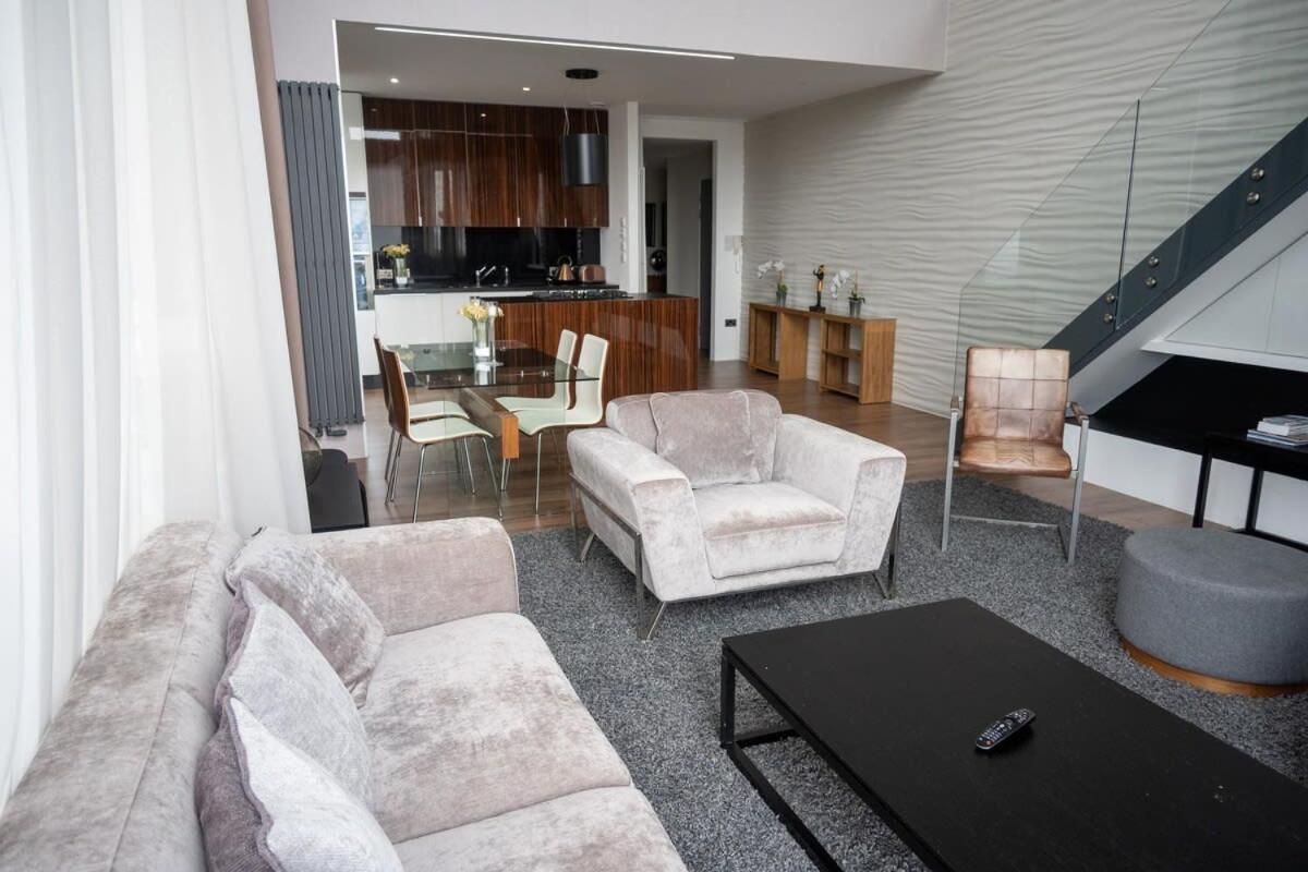 Stunning 3 Bed Penthouse In West End